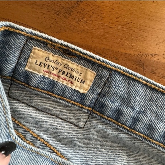 Levi’s Premium Ribcage Wide Leg Jean In Light Wash - Picture 7 of 7